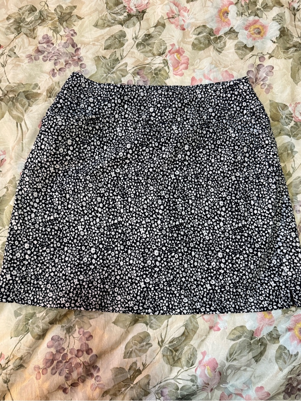 Swing Control Women’s Size 6 Black White Floral Golf Skort Built-In Shorts